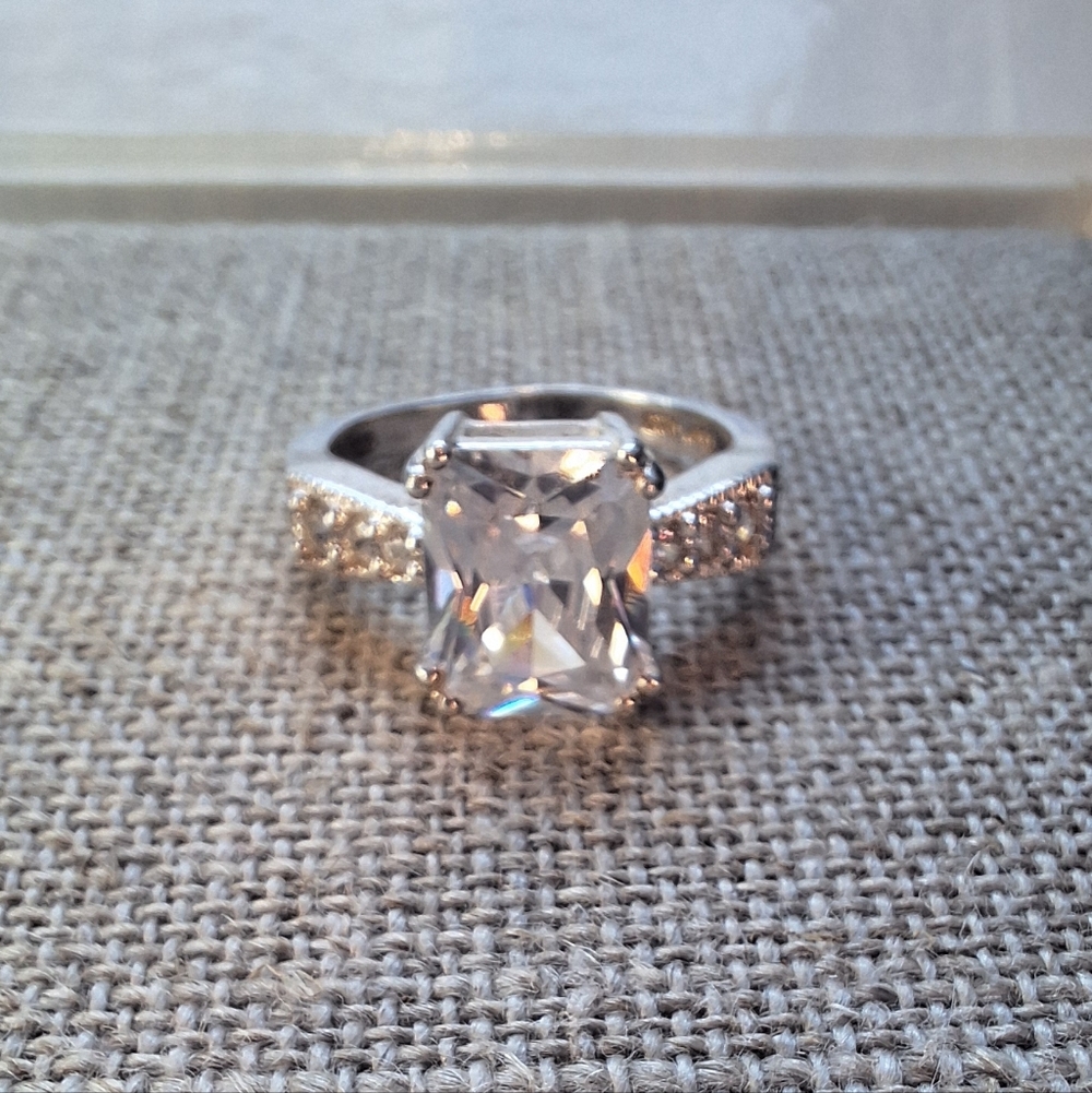 Radiant Silver 925 Cubic Zirconia Women's Ring Size 7